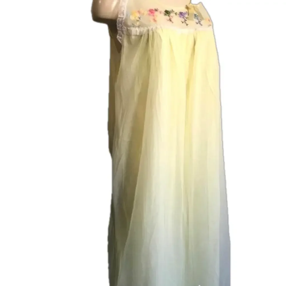 VINTAGE nylon floral nightgown